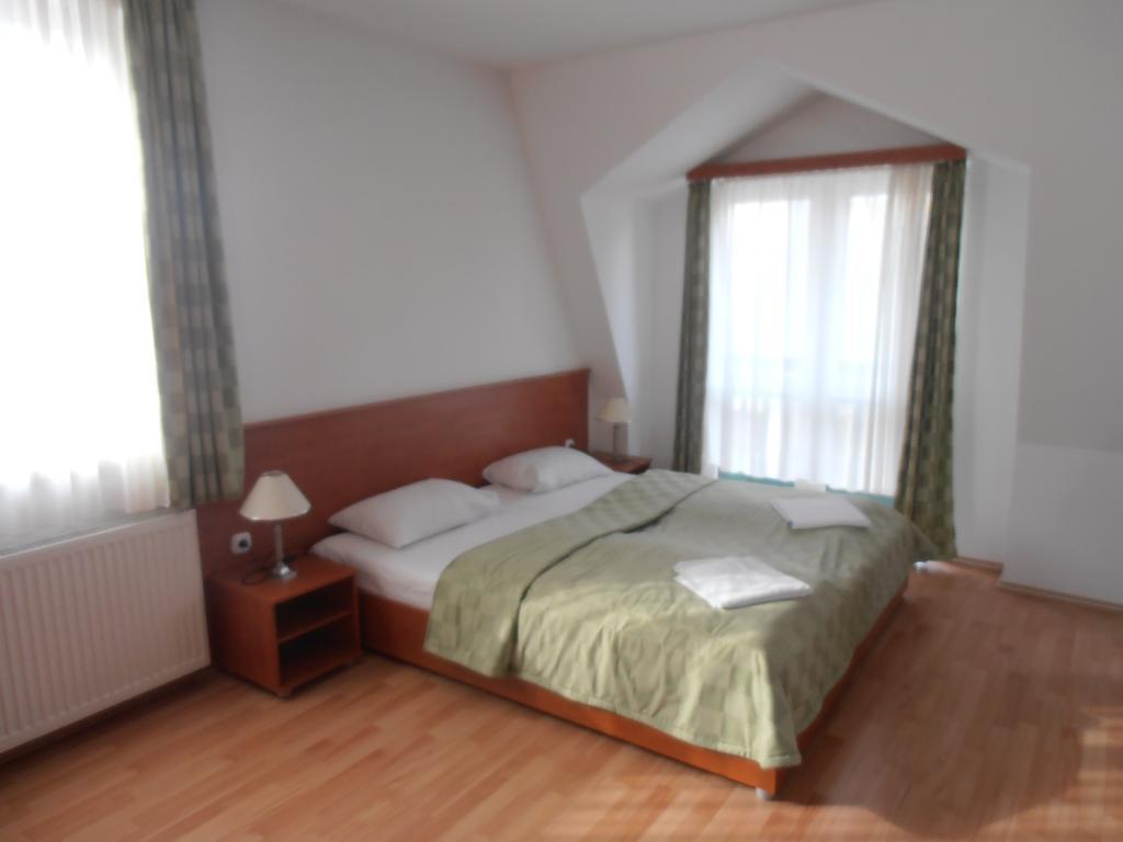 Hotel Kristaly Hajduszoboszlo Room photo